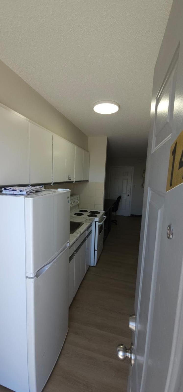 Riverside Motel Пентиктон Экстерьер фото