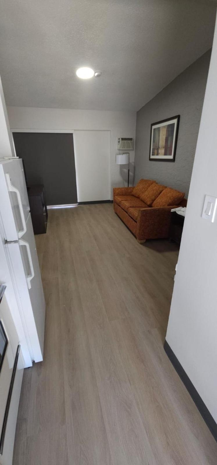 Riverside Motel Пентиктон Экстерьер фото