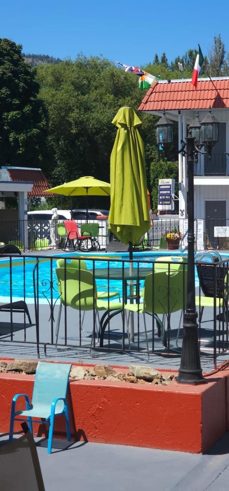Riverside Motel Пентиктон Экстерьер фото
