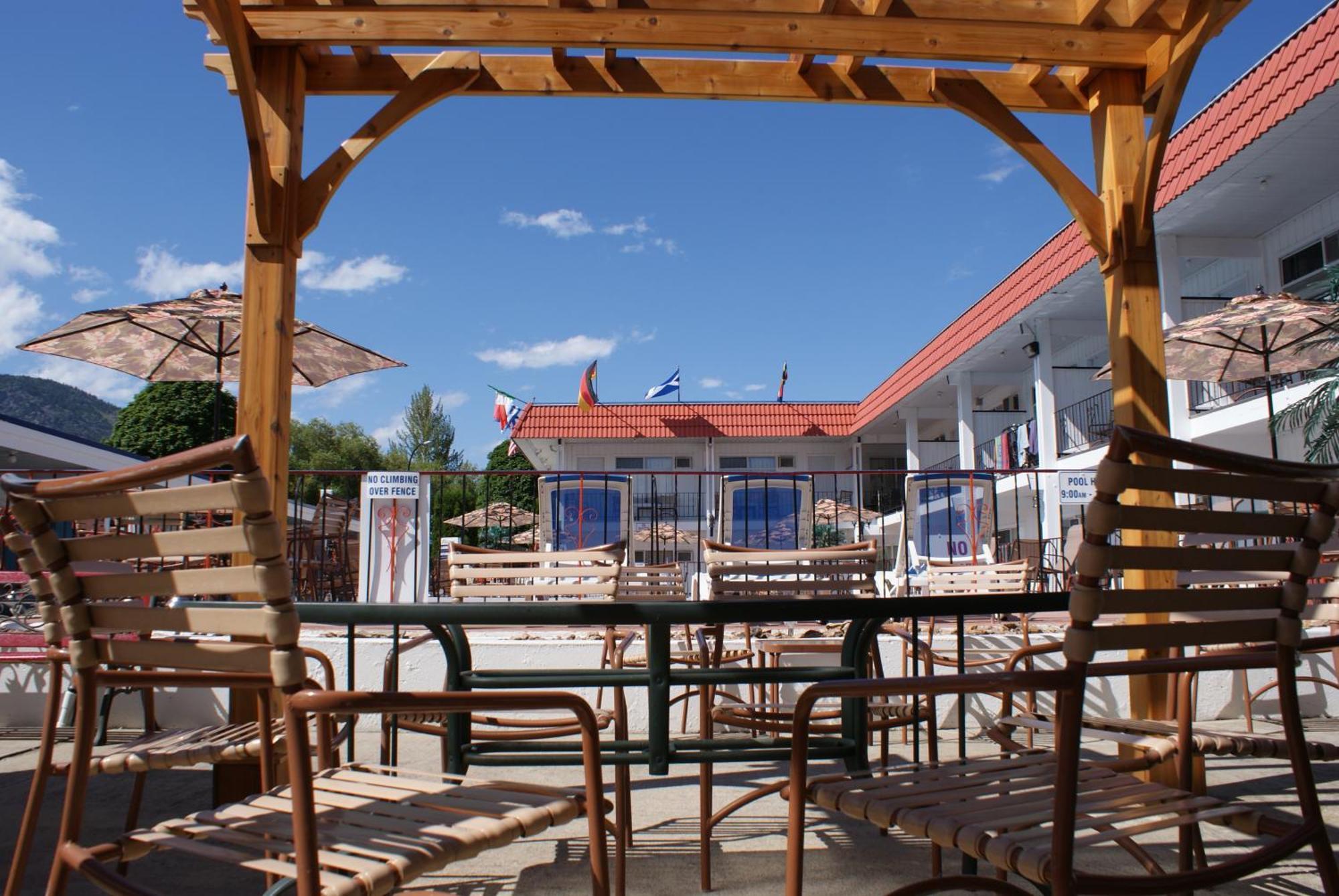 Riverside Motel Пентиктон Экстерьер фото